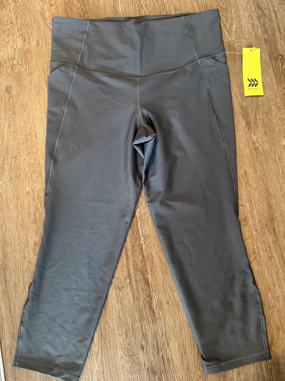 All in Motion High-Waisted Capri Leggings gray size large NWT